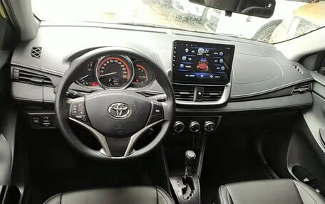Toyota Yaris, 2022 год, 1 050 099 рублей, 7 фотография