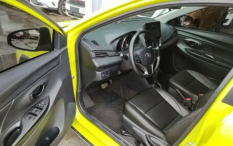 Toyota Yaris, 2022 год, 1 050 099 рублей, 12 фотография