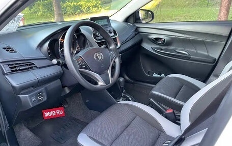 Toyota Yaris, 2022 год, 980 099 рублей, 7 фотография