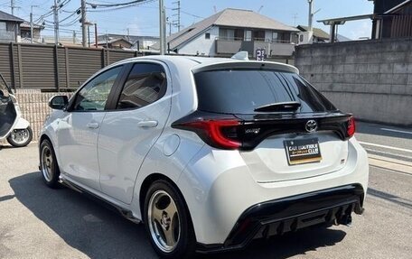 Toyota Yaris, 2023 год, 980 001 рублей, 4 фотография