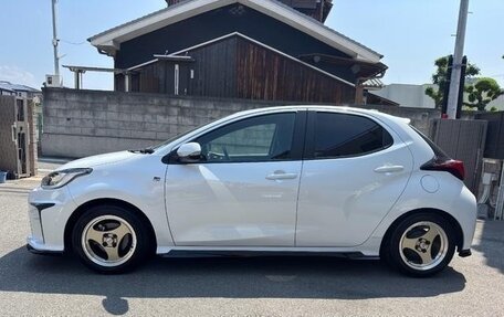 Toyota Yaris, 2023 год, 980 001 рублей, 3 фотография