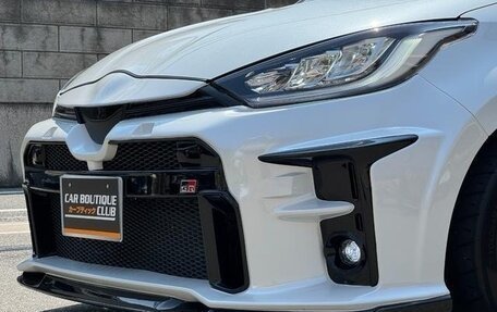 Toyota Yaris, 2023 год, 980 001 рублей, 2 фотография
