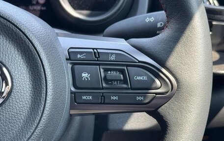 Toyota Yaris, 2023 год, 980 001 рублей, 15 фотография