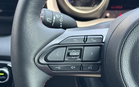 Toyota Yaris, 2023 год, 980 001 рублей, 14 фотография