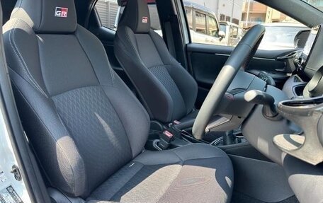 Toyota Yaris, 2023 год, 980 001 рублей, 11 фотография