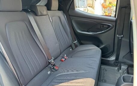 Toyota Yaris, 2023 год, 980 001 рублей, 24 фотография