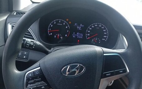 Hyundai Solaris II рестайлинг, 2021 год, 1 400 000 рублей, 5 фотография
