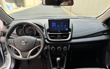 Toyota Yaris, 2022 год, 1 450 000 рублей, 8 фотография