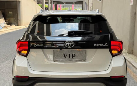 Toyota Yaris, 2022 год, 1 450 000 рублей, 5 фотография