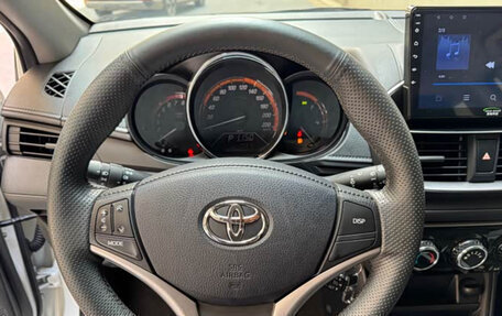 Toyota Yaris, 2022 год, 1 450 000 рублей, 9 фотография