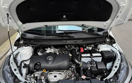 Toyota Yaris, 2022 год, 1 450 000 рублей, 16 фотография