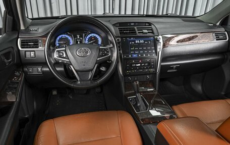 Toyota Camry, 2017 год, 1 960 000 рублей, 6 фотография