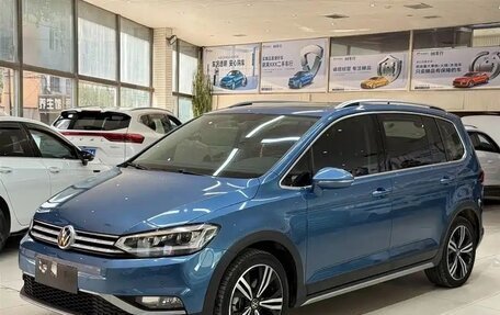 Volkswagen Touran III, 2022 год, 1 580 005 рублей, 1 фотография