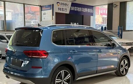 Volkswagen Touran III, 2022 год, 1 580 005 рублей, 5 фотография