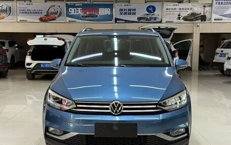Volkswagen Touran III, 2022 год, 1 580 005 рублей, 2 фотография
