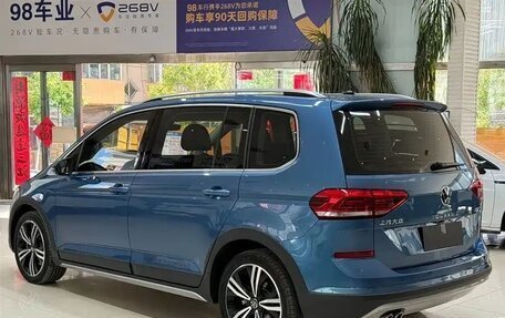 Volkswagen Touran III, 2022 год, 1 580 005 рублей, 4 фотография