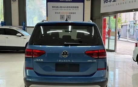 Volkswagen Touran III, 2022 год, 1 580 005 рублей, 6 фотография