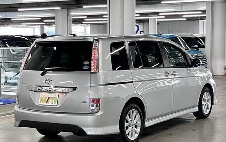 Toyota ISis I, 2015 год, 900 001 рублей, 3 фотография