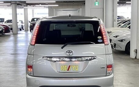 Toyota ISis I, 2015 год, 900 001 рублей, 4 фотография