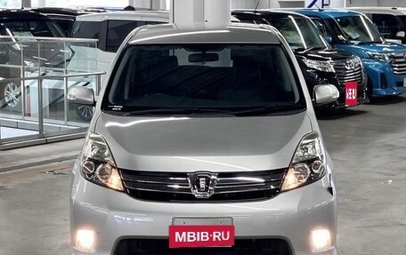 Toyota ISis I, 2015 год, 900 001 рублей, 7 фотография