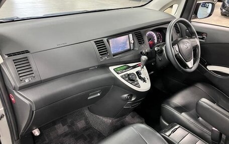 Toyota ISis I, 2015 год, 900 001 рублей, 19 фотография