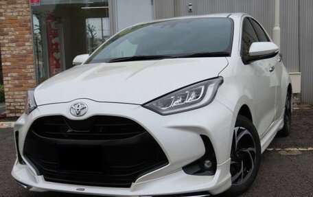Toyota Yaris, 2023 год, 1 180 000 рублей, 1 фотография
