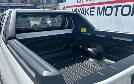 Toyota Hilux, 2026 год, 5 500 400 рублей, 7 фотография