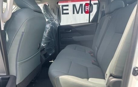 Toyota Hilux, 2026 год, 5 500 400 рублей, 11 фотография