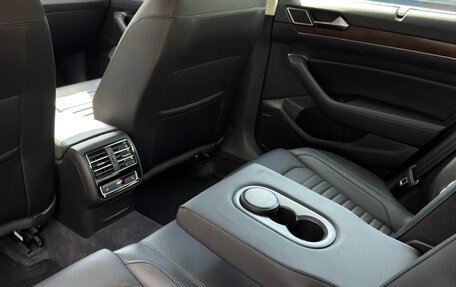 Volkswagen Passat B8 рестайлинг, 2016 год, 3 400 000 рублей, 23 фотография