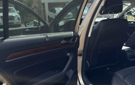 Volkswagen Passat B8 рестайлинг, 2016 год, 3 400 000 рублей, 26 фотография