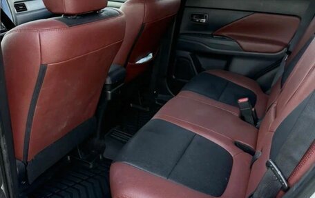 Mitsubishi Outlander III рестайлинг 3, 2018 год, 1 500 000 рублей, 2 фотография