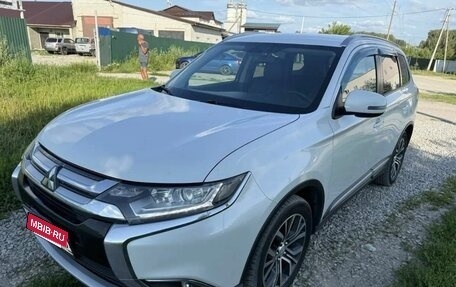 Mitsubishi Outlander III рестайлинг 3, 2018 год, 1 500 000 рублей, 8 фотография