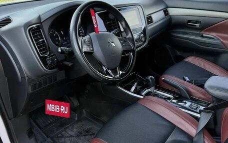 Mitsubishi Outlander III рестайлинг 3, 2018 год, 1 500 000 рублей, 3 фотография