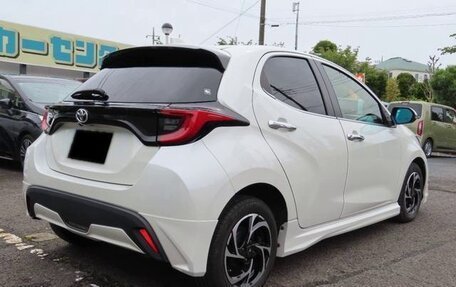 Toyota Yaris, 2023 год, 1 180 000 рублей, 4 фотография
