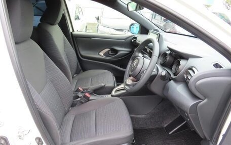 Toyota Yaris, 2023 год, 1 180 000 рублей, 11 фотография