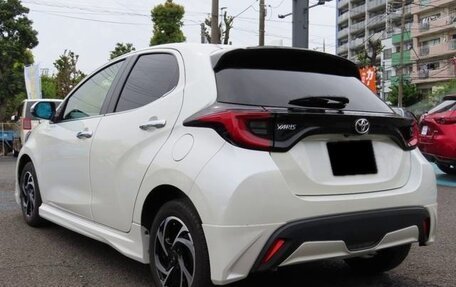 Toyota Yaris, 2023 год, 1 180 000 рублей, 6 фотография