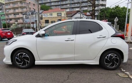 Toyota Yaris, 2023 год, 1 180 000 рублей, 7 фотография