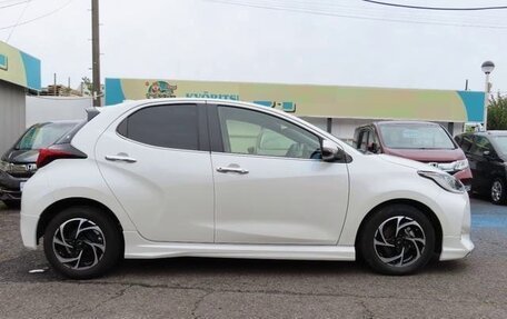 Toyota Yaris, 2023 год, 1 180 000 рублей, 8 фотография