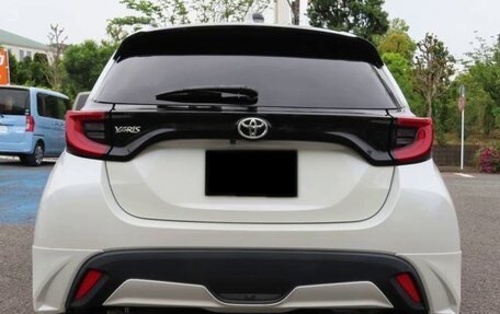 Toyota Yaris, 2023 год, 1 180 000 рублей, 5 фотография