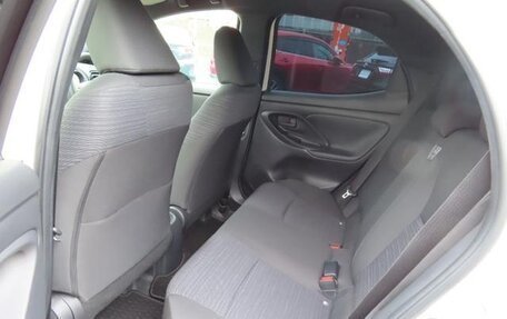 Toyota Yaris, 2023 год, 1 180 000 рублей, 28 фотография