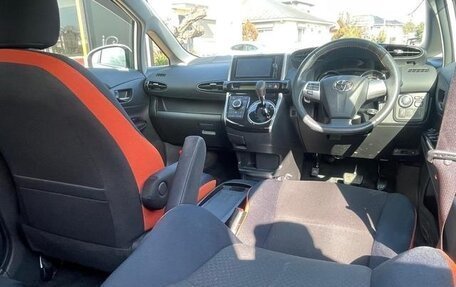 Toyota Wish II, 2017 год, 1 098 000 рублей, 9 фотография