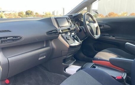 Toyota Wish II, 2017 год, 1 098 000 рублей, 14 фотография