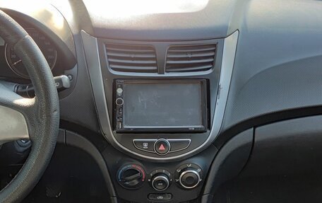 Hyundai Solaris II рестайлинг, 2014 год, 560 000 рублей, 18 фотография