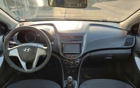 Hyundai Solaris II рестайлинг, 2014 год, 560 000 рублей, 17 фотография