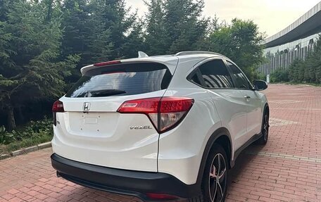 Honda Vezel, 2022 год, 1 400 000 рублей, 5 фотография