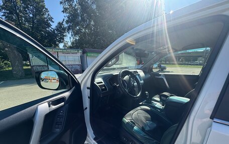 Toyota Land Cruiser Prado 150 рестайлинг 2, 2019 год, 5 850 000 рублей, 7 фотография