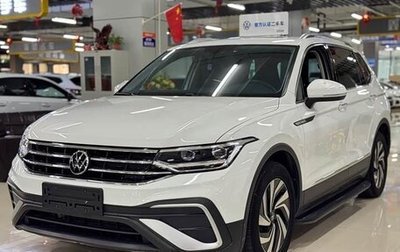 Volkswagen Tiguan II, 2023 год, 2 430 000 рублей, 1 фотография