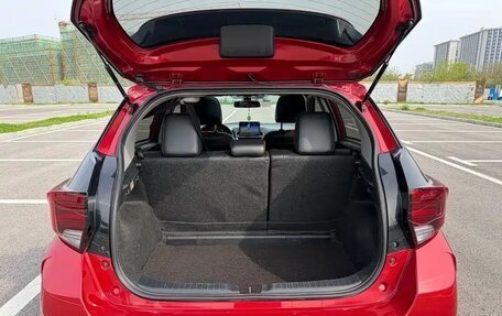 Toyota Yaris, 2022 год, 1 170 005 рублей, 16 фотография