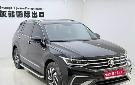 Volkswagen Tiguan II, 2023 год, 2 370 000 рублей, 3 фотография