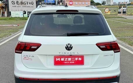 Volkswagen Tiguan II, 2023 год, 2 350 000 рублей, 5 фотография